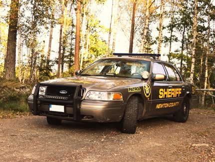 jonathan-petersson-grizzlybear-se-ford-crown-victoria-sheriff-police-car